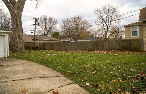 Maywood House | Whole house near city with private parking