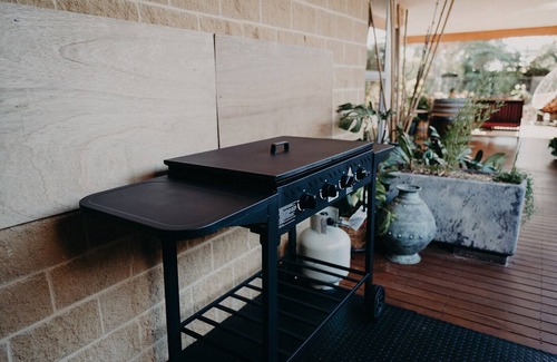 Yakamia House | Why travel overseas when such an urban retreat beckons at Stillwaters