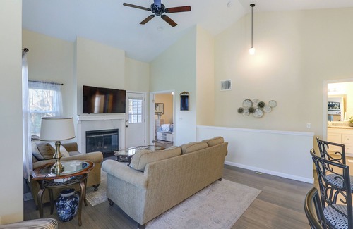 Greenwich House | Wichita Townhome w/Patio: 9 Mi to Downtown!