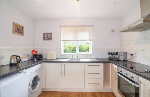 Highbridge Cottage | WIDGEON, pet friendly, with a garden in Highbridge