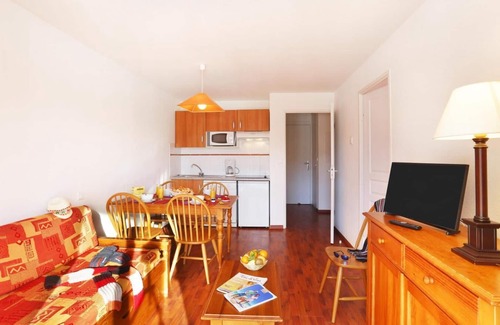 Ax-les-Thermes Apartment | Wifi, 100m from resort center, fitness, swimming pool, sauna, ski locker, 23m², Ax-Les-Thermes