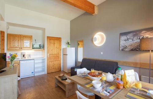 Les Esserts Apartment | Wifi, 100m from resort center, swimming pool, tv, ski locker, 32-36m², Morillon