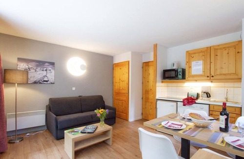 Les Esserts Apartment | Wifi, 100m from resort center, swimming pool, tv, ski locker, 32-36m², Morillon