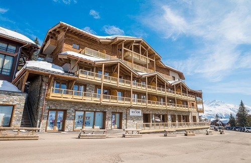 La Rosiere Apartment | Wifi, 50m from resort center, 4th floor, view valley, swimming pool, sauna, hammam, balcony, parking