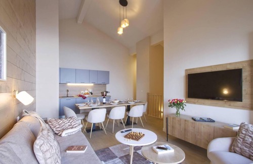 Eclose-Est Apartment | Wifi, at the foot of shops, fitness, swimming pool, sauna, hammam, balcony, parking, tv, ski locker