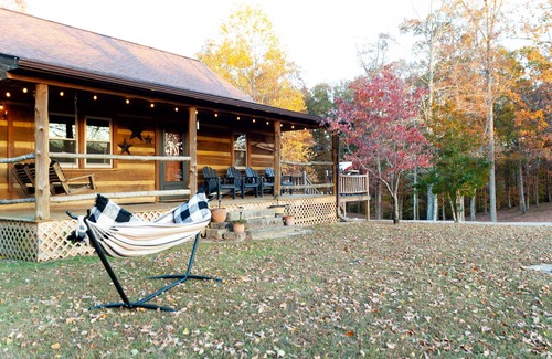 Heidelberg Cabin | WiFi, Hot Tub & Pets - Soulshine - Wooded Retreat in Red River Gorge, Kentucky!