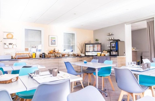 Ax-les-Thermes Apartment | Wifi, swimming pool, terrace, balcony, parking, tv, ski locker, 56m², Ax-Les-Thermes