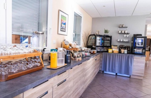 Ax-les-Thermes Apartment | Wifi, swimming pool, terrace, balcony, parking, tv, ski locker, 56m², Ax-Les-Thermes