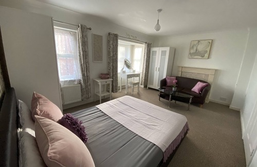 Wellingborough House | Wilce House - 4 Bedroom House in Wellingborough