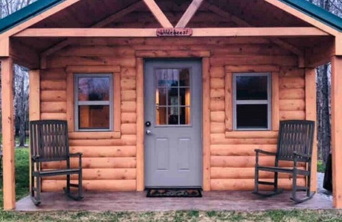 Huron Cabin | Wild Wildebeest Cabin Only quarter of mile from the Safari Park!