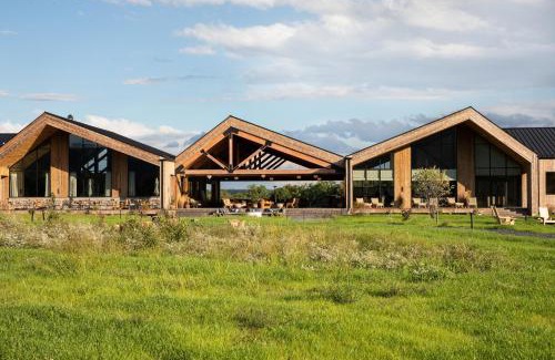 Gardiner Hotel | Wildflower Farms, Auberge Resorts Collection