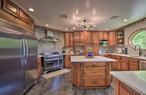 Gardiner House | Wildflower Lotus Farm a Luxurious 5bd Home w/Pool, Firepit and more