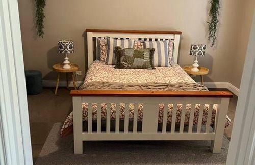 Ballarat East Apartment | Wildlife Park at your door!