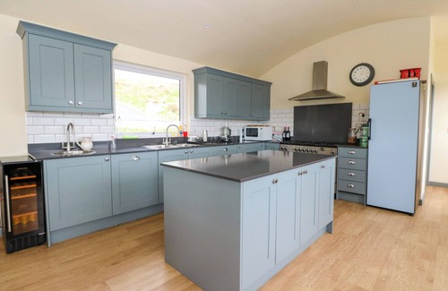 Isle of Luing Cottage | WILDLUING, pet friendly, with a garden in Cullipool, Isle Of Luing