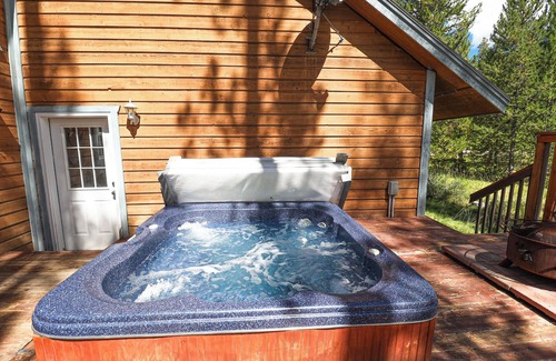 Grand Lake House | Wildwood Hideout - Private Hot Tub, Pool Table and Pet Friendly!