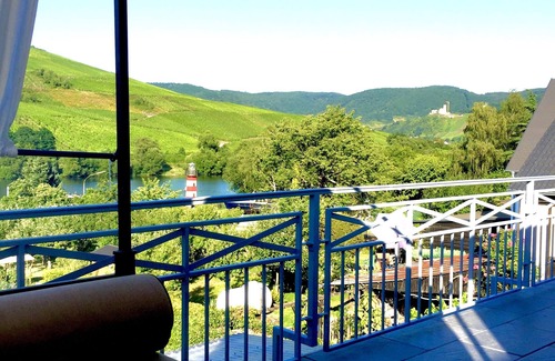 Andel Apartment | Willkommen Direkt am Moselufer Inkl. Blick auf Weinberge
