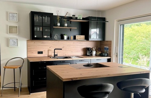 Geismar Apartment | Willkommen in der Wohnung - dem Perfekten Rückzugsort im Herzen der Bezaubernden Rhön und dem Grünen Herzen Deutschlands. Diese neu Erbaute Wohnung Bietet Nicht nur Modernes Design, Sondern Auch ein Einzigartiges Ambiente Direkt im Grünen mit Gemütli