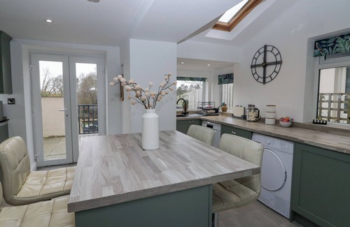 Silverdale House | WILLOW COTTAGE, pet friendly, character holiday cottage in Silverdale
