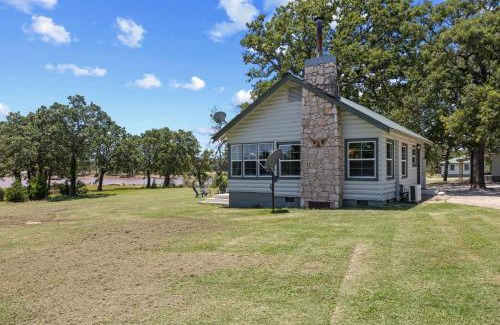 Madill Other | Willow Heaven - Lakefront Cabin Escape