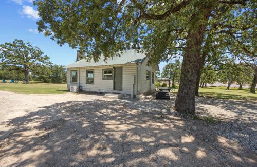 Madill Other | Willow Heaven - Lakefront Cabin Escape