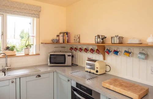 Knodishall Cottage | Willow House - sleeps 7 guests in 4 bedrooms