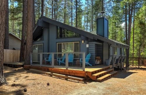 Tahoe Paradise House | Willow's Hideaway - Pet Friendly Cozy Cabin