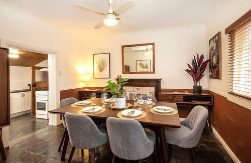 Willunga House | Willunga Cottage- Sleeps 6, Pool