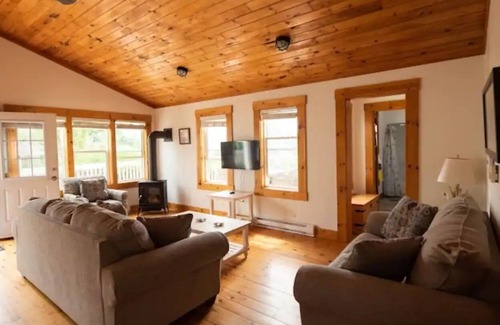 Boutiliers Point Cottage | Wilson's Coastal Club - C1