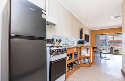 Lancelin Apartment | Windsurfer Beach Chalet - 4