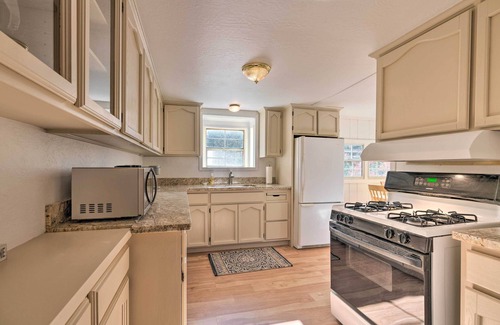 Shenandoah Valley House | Wine Country Escape w/Hot Tub in River Pines!