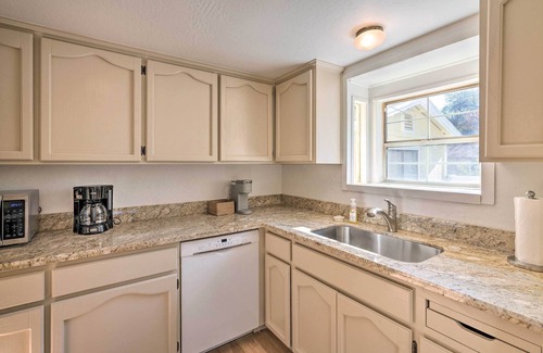 Shenandoah Valley House | Wine Country Escape w/Hot Tub in River Pines!