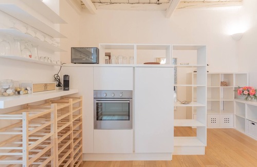 Como City Centre Apartment | Wine Not Apartment in Como City Centre