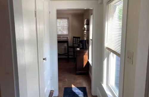 Dover Apartment | 🍷Wine & WiFi✔️at Riverwalk! Full Kitchen - Parking!