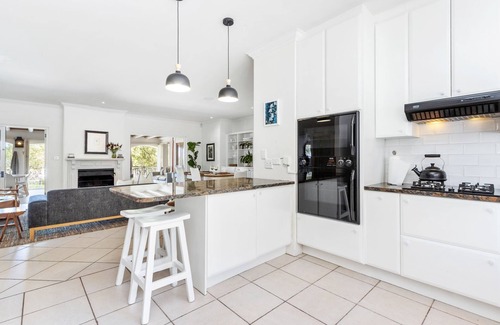 Raithby House | Winelands Villa - Three Bedroom House, Sleeps 6