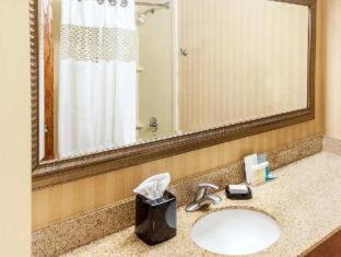 Barton Hotel | Wingate by Wyndham St. Clairsville/Wheeling