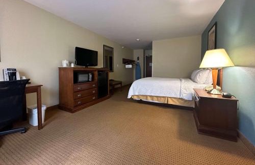Newell Hotel | Wingate by Wyndham Newell