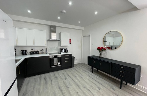 Fenham House | Wingrove-5 Bdrm 2 Bath House Free Parking and Wifi