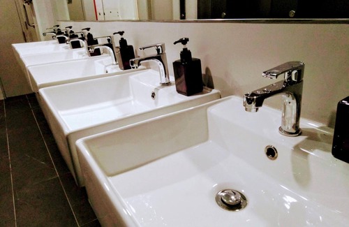 Chinatown Hostel | Wink @ McCallum Street - Hostel