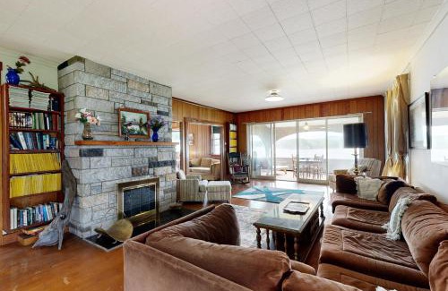 Lochmere House | Winnisquam Lake Retreat