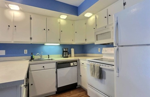 Mendon Apartment | Winter Melody - Fireplace, Games, Bus Stop to Mtn