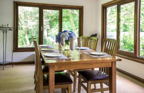 Olinda Villa | Winter Rose - gorgeous gardens sleeps 5