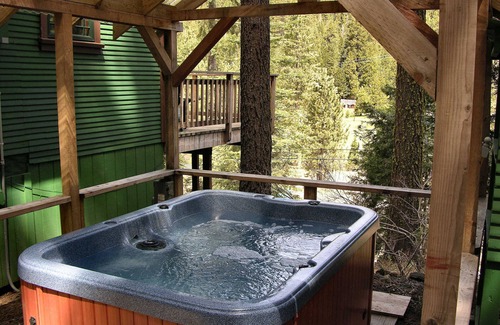 Strawberry Cabin | Winter Way Cabin near Pinecrest
