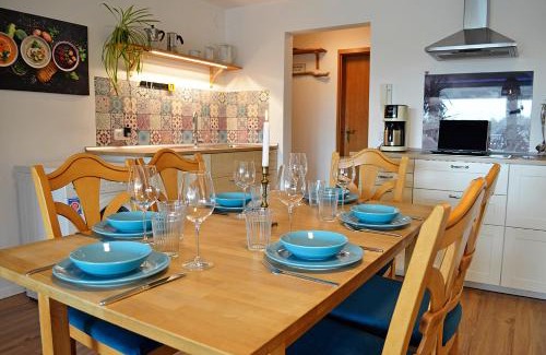 Jettingen-Scheppach Apartment | Wintergarten Wohnung mit Feldblick