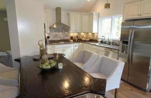 Roseland House | Wintergreen Resort - On the Mountain- Walk to Slope -Gourmet Kitchen- Lux- Beautiful Decor- Grill