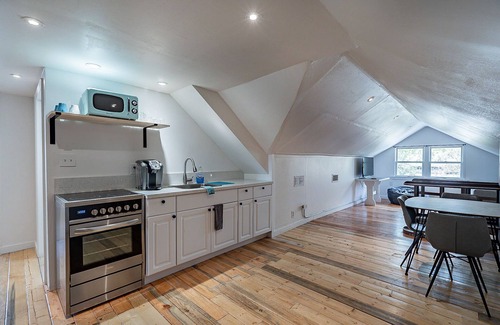 Southside House | Wise industrial update on fashionable "warehouse style" apartment "Shower Rocks"