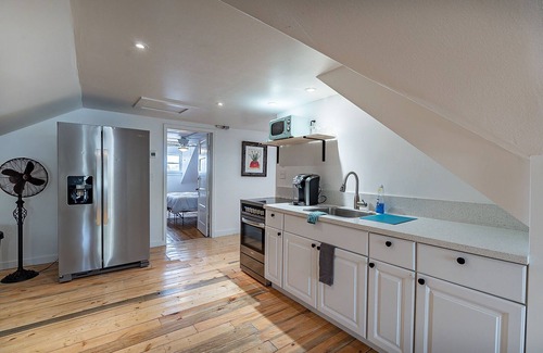 Southside House | Wise industrial update on fashionable "warehouse style" apartment "Shower Rocks"