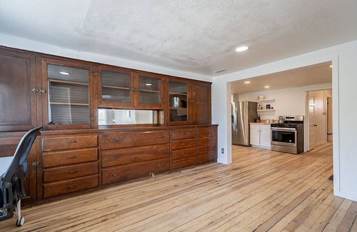 Southside House | Wise industrial update on fashionable "warehouse style" apartment" Shower Rocks
