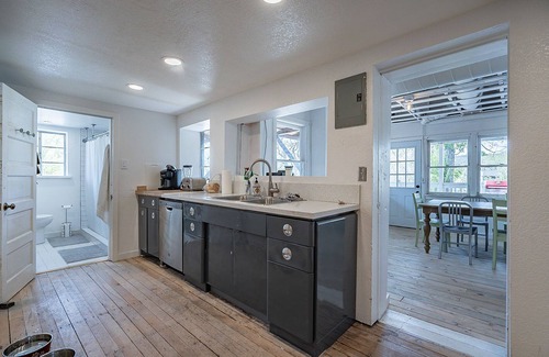 Southside House | Wise industrial update on fashionable "warehouse style" apartment" Shower Rocks