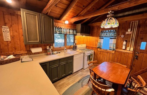 Rowleys Bay Cabin | Wismar Cabin Waterfront with Private Beach