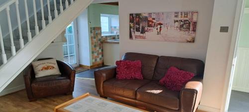 Trecynon House | Wisteria Cottage an authentic and enchanting 2 bedroom cottage experience